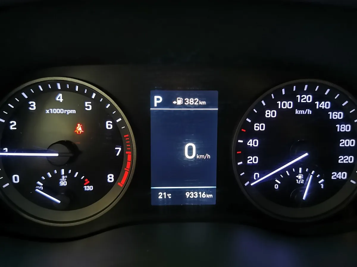 Hyundai Tucson 2.0 (150 л.с.) MPi-6AT-4WD Lifestyle Бежевый в АВИЛОН. Слайд №17