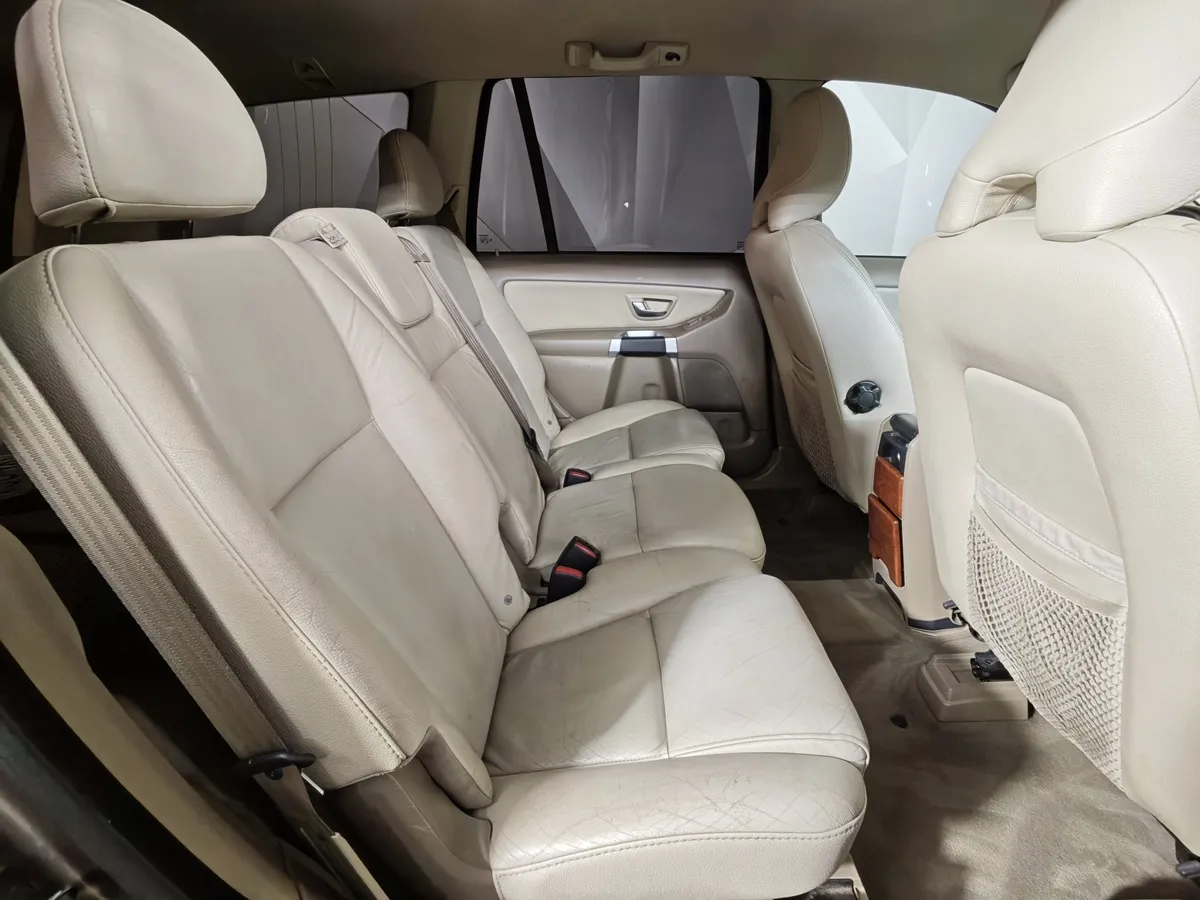 Volvo XC90 2.5 T5 Geartronic AWD (5 мест) (210 л.с.) Коричневый в АВИЛОН. Слайд №15