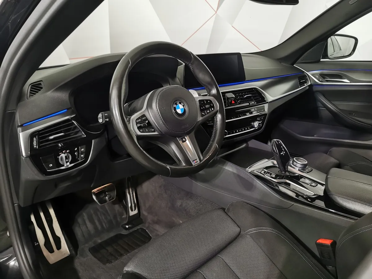 BMW 5 серия 520d xDrive Steptronic (190 л.с.) M Sport Черный в АВИЛОН. Слайд №12