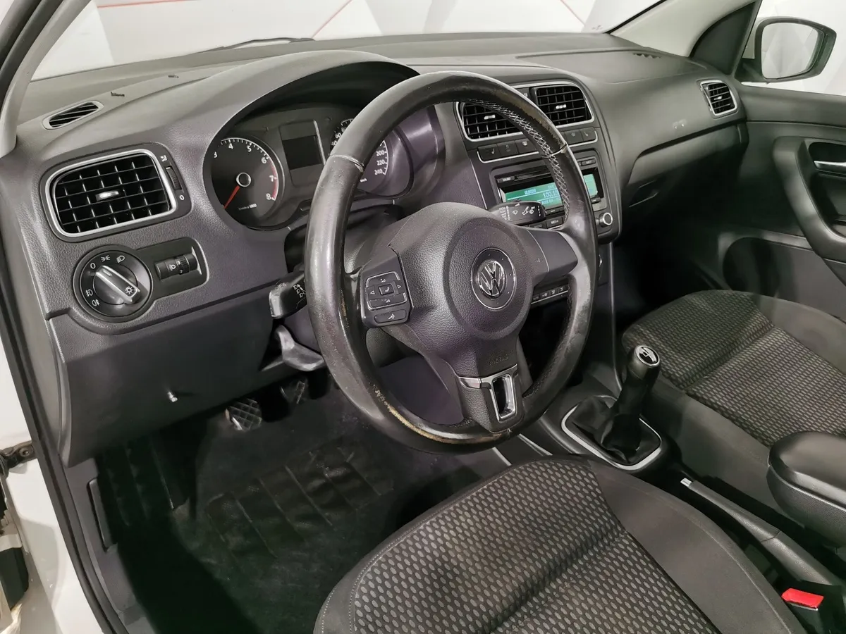 Volkswagen Polo 1.6 MT (105 л.с.) Белый в АВИЛОН. Слайд №18