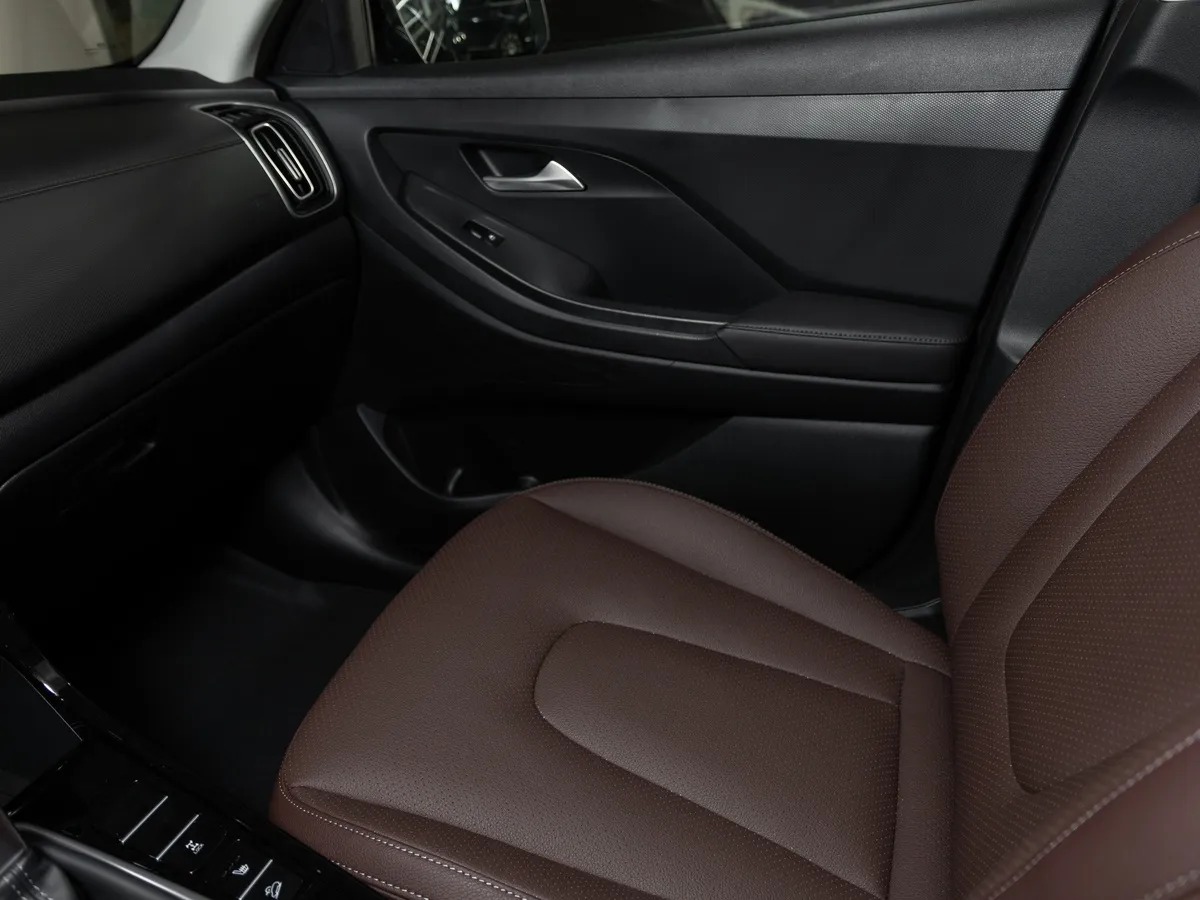 Solaris HC 2.0 AT 4WD (150 л.с.) Lifestyle + Winter Черный в АВИЛОН. Слайд №10