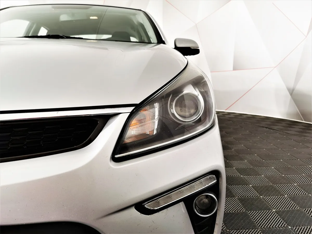 Kia Rio 1.6 MT (123 л.с.) Серебристый в АВИЛОН. Слайд №10
