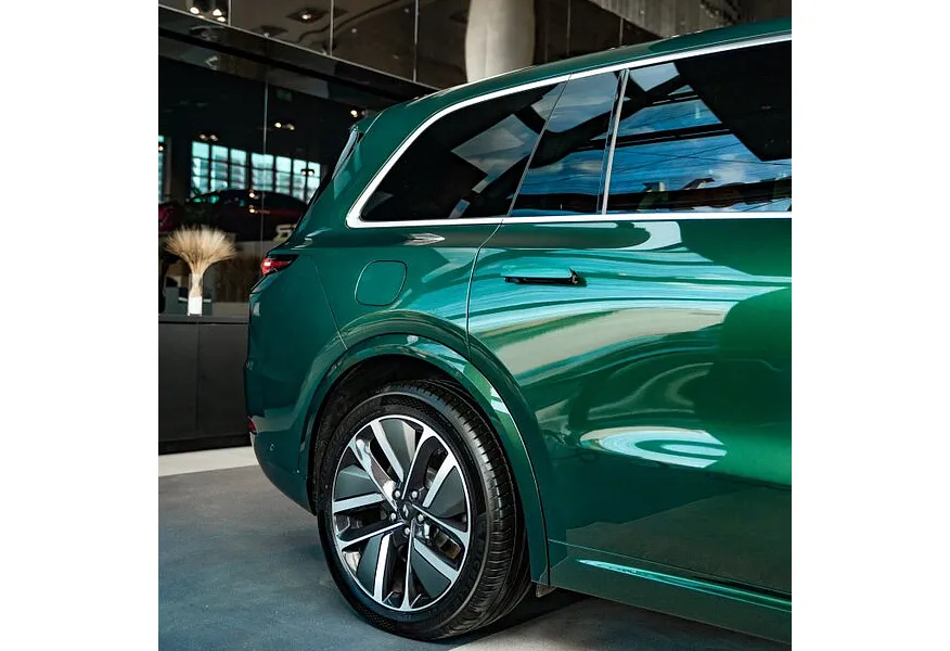 Li Auto L9 1.5 AT 4WD (449 л.с.) Max Зеленый в АВИЛОН. Слайд №18