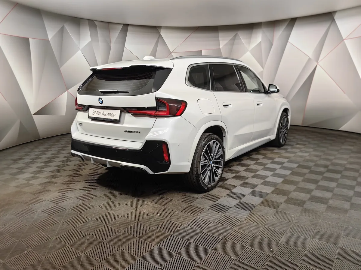 BMW X1 xDrive25 Li (204 л.с.) Белый в АВИЛОН. Слайд №2