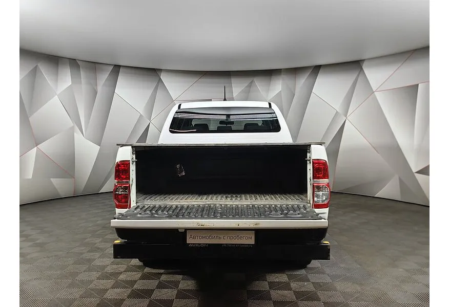 Toyota Hilux 2.5D MT Turbo AWD (144 л.с.) Стандарт Белый в АВИЛОН. Слайд №12