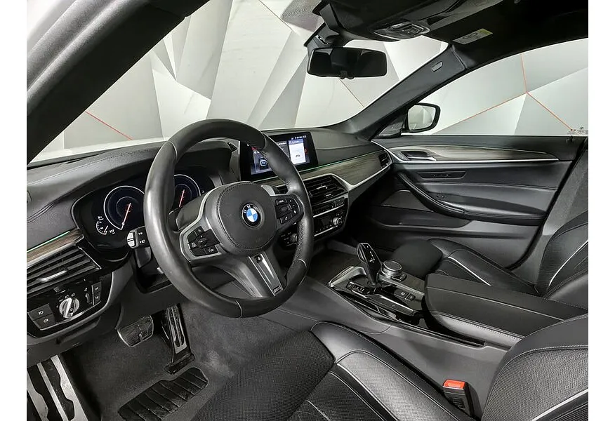 BMW 5 серия 530d xDrive Steptronic (249 л.с.) Base (Локальная сборка) Белый в АВИЛОН. Слайд №12