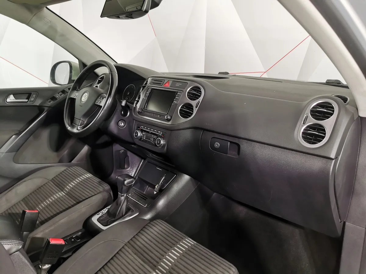 Volkswagen Tiguan 2.0 TSI 4Motion AT (170 л.с.) Sport&Style Серебристый в АВИЛОН. Слайд №12