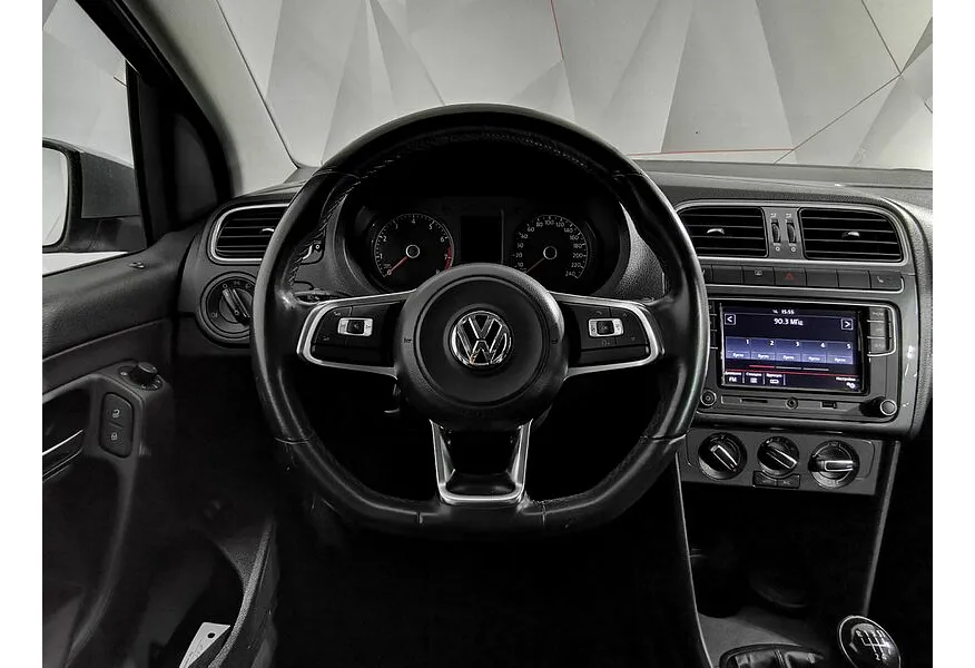 Volkswagen Polo 1.6 MPI MT (110 л.с.) Connect Серебристый в АВИЛОН. Слайд №20