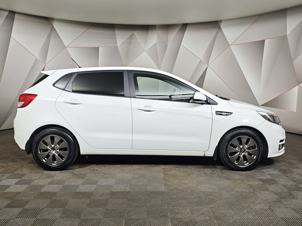Kia Rio 1.4 AT (107 л.с.) Белый в АВИЛОН. Слайд №5