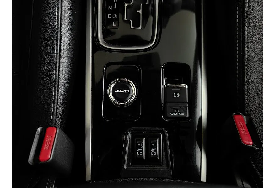 Mitsubishi Outlander 2.0 CVT 4WD (146 л.с.) Серебристый в АВИЛОН. Слайд №10