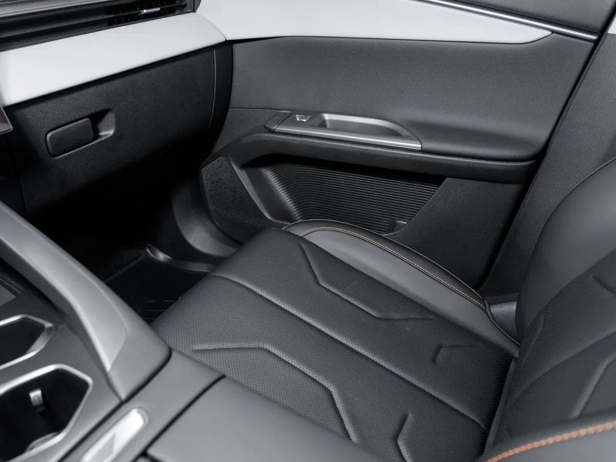 Omoda C5 1.5T DCT AWD (147 л.с.) Стиль Серый в АВИЛОН. Слайд №12