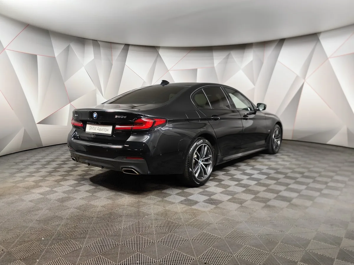 BMW 5 серия 520d xDrive Steptronic (190 л.с.) M Sport Черный в АВИЛОН. Слайд №2