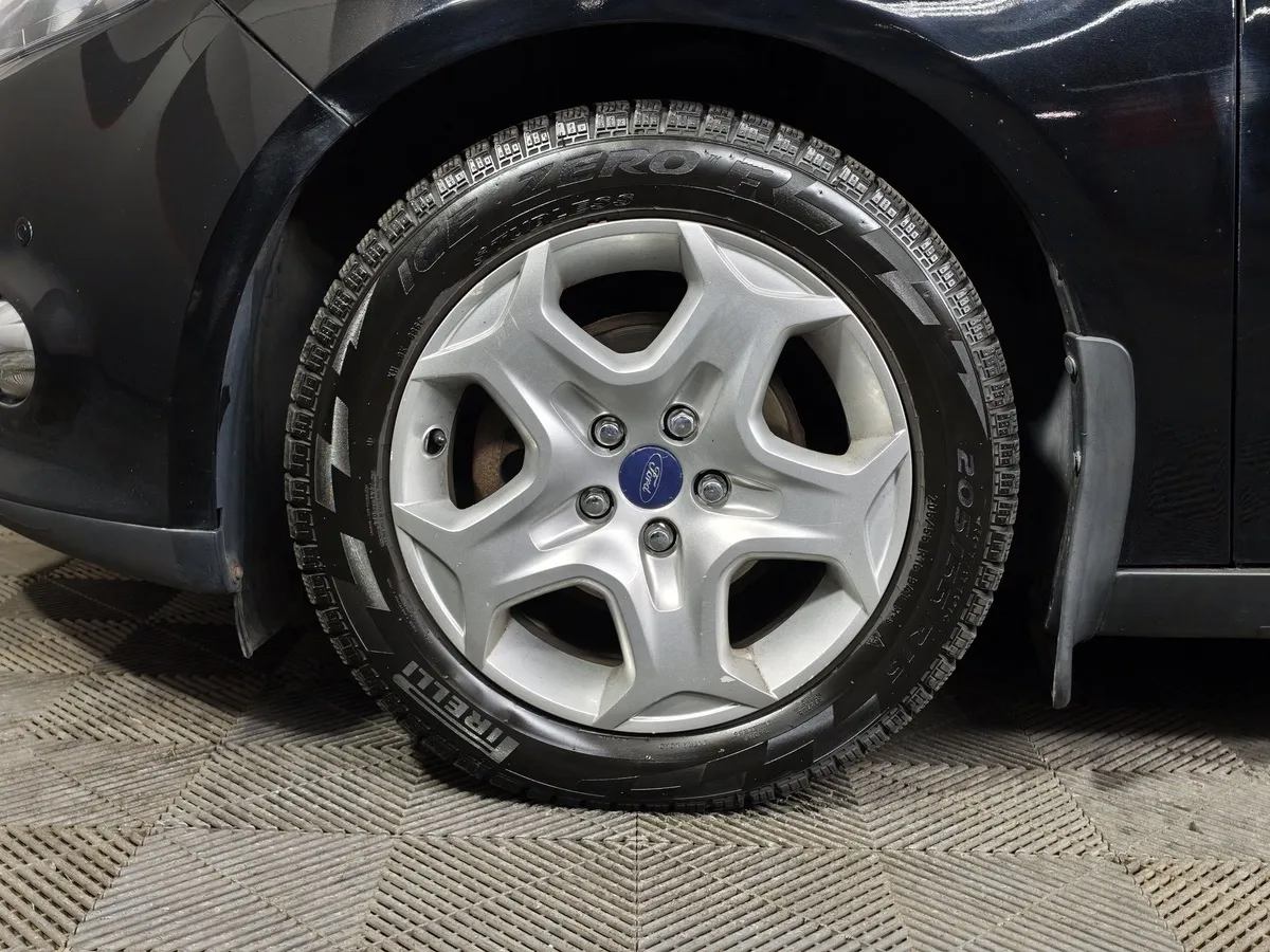 Ford Focus 1.6 Ti-VCT PowerShift (125 л.с.) Trend Черный в АВИЛОН. Слайд №9