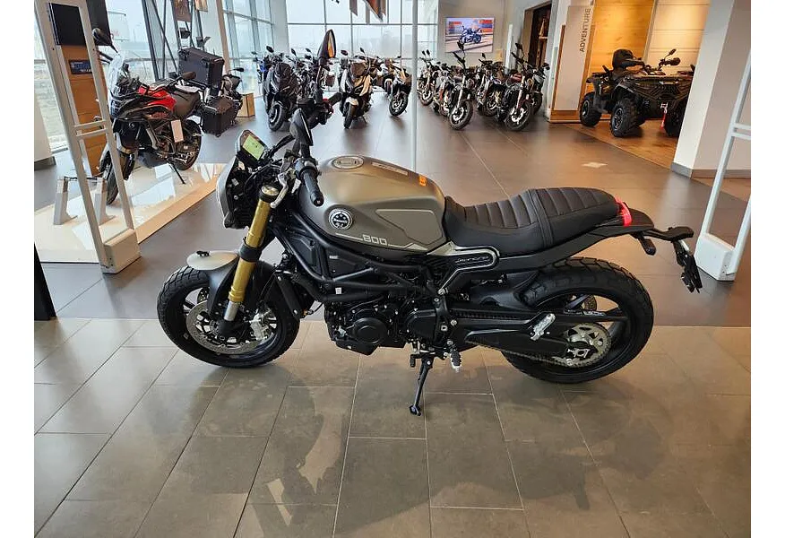 LIVE. Слайд №3