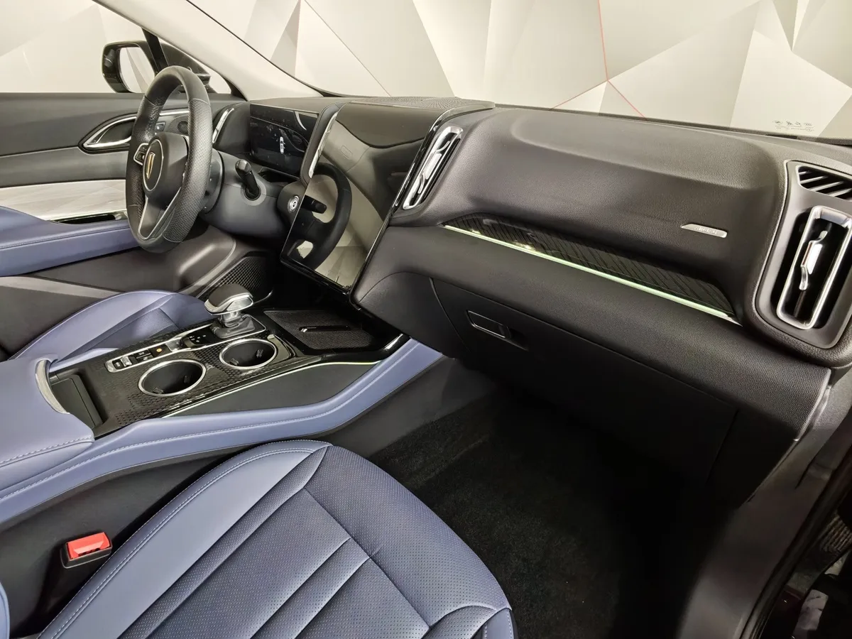 Hongqi HS3 2.0T 8AT 4WD (245 л.с.) Делюкс Черный в АВИЛОН. Слайд №13