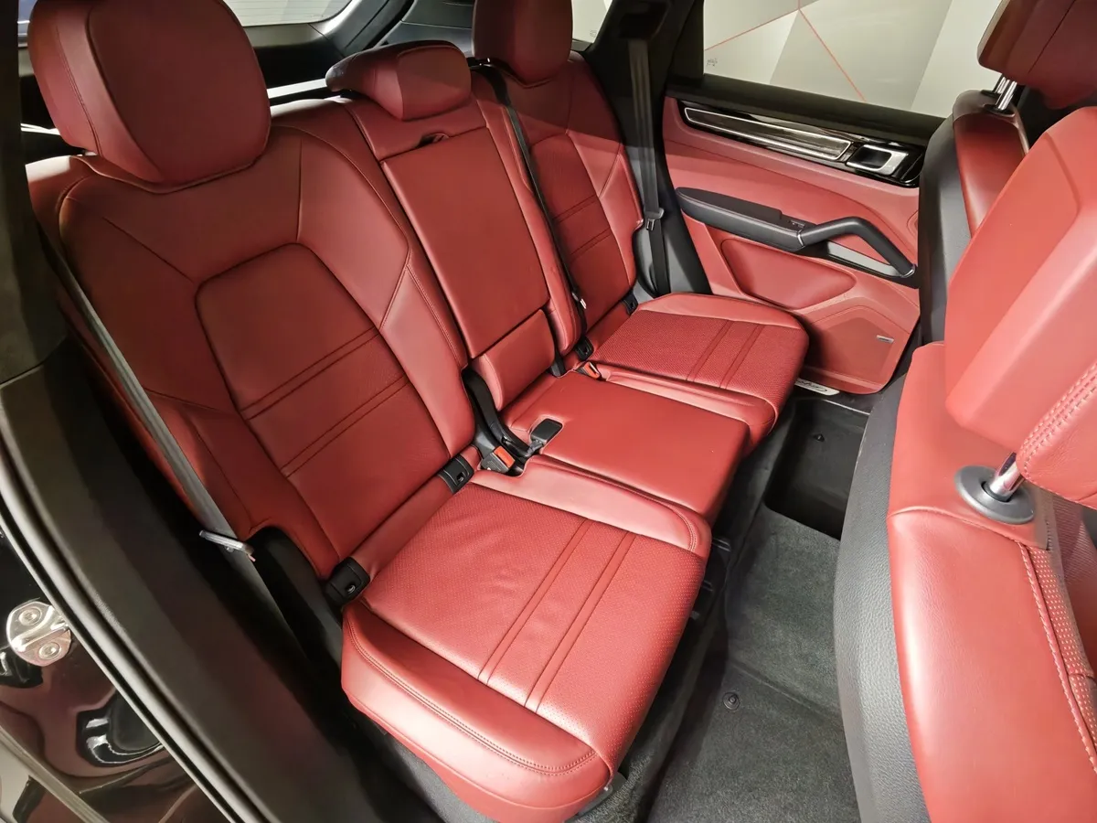 Porsche Cayenne S 2.9 Tiptronic AWD (440 л.с.) Черный в АВИЛОН. Слайд №17