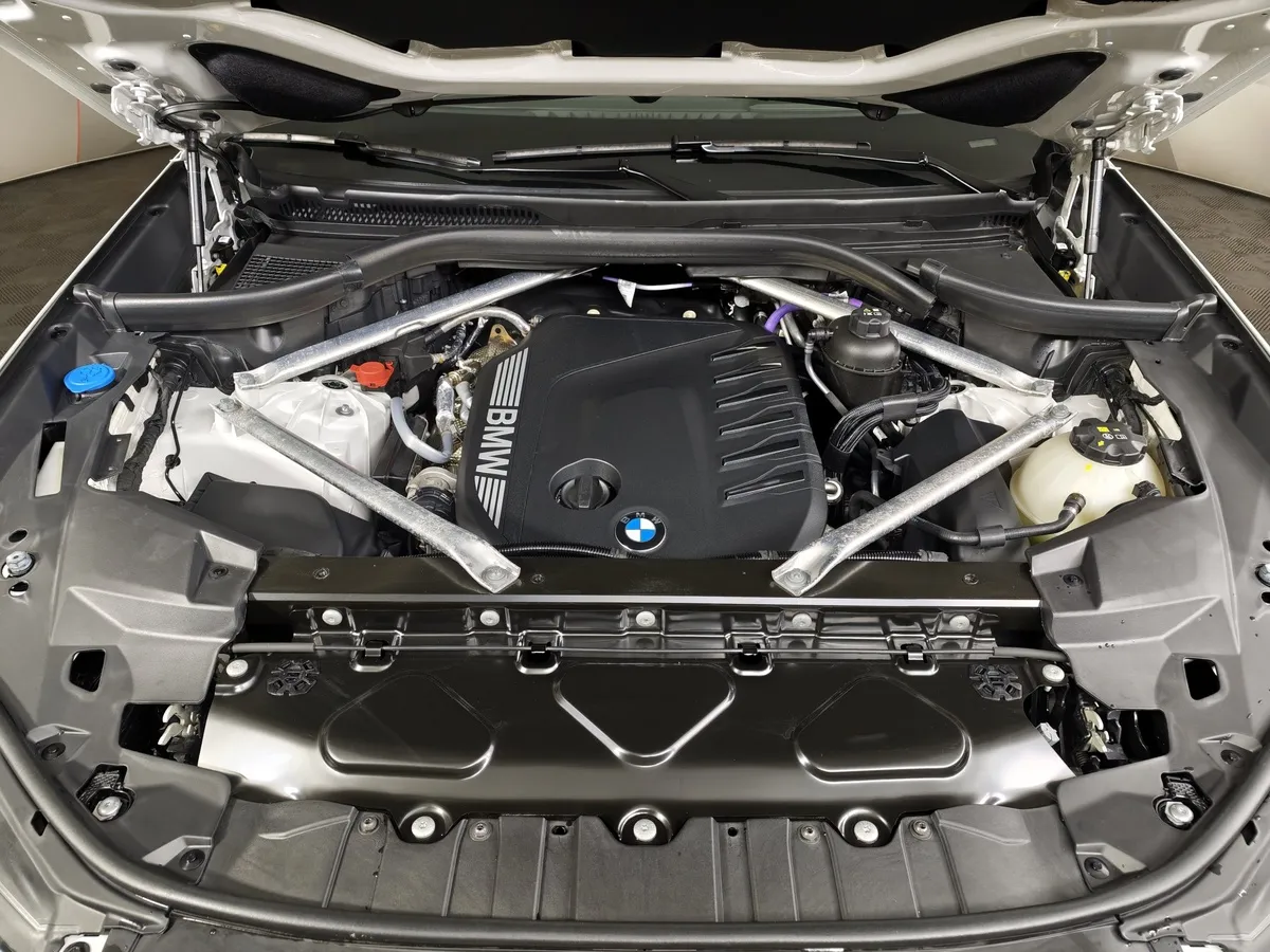 BMW X6 xDrive40d (340 л.с.) Base (Локальная сборка) Белый в АВИЛОН. Слайд №10