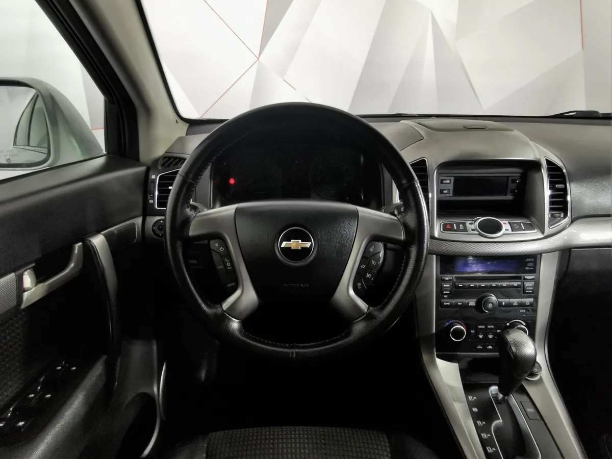 Chevrolet Captiva 2.4 AT (5 мест) (167 л.с.) LT Серебристый в АВИЛОН. Слайд №19
