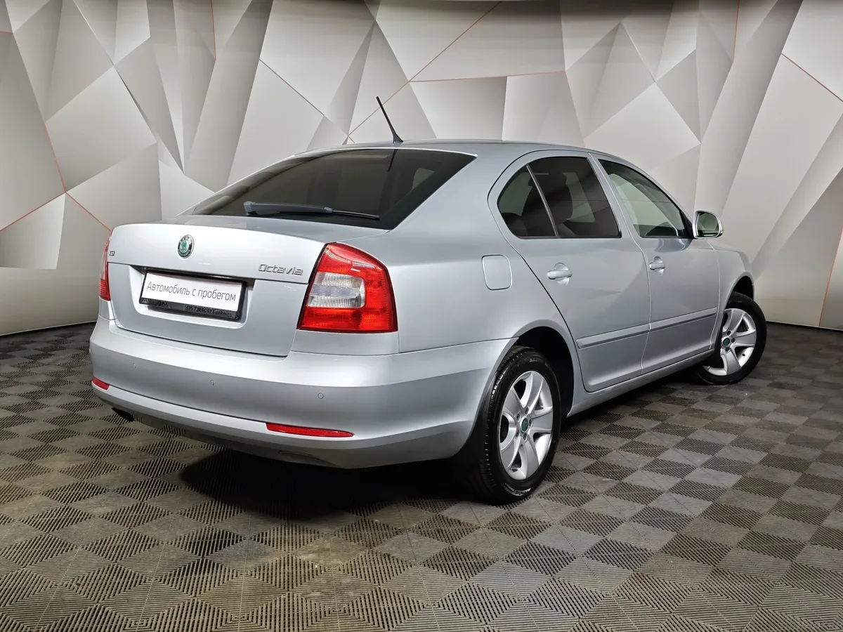 Skoda Octavia 1.8 TSI AT (152 л.с.) Серебристый в АВИЛОН. Слайд №2