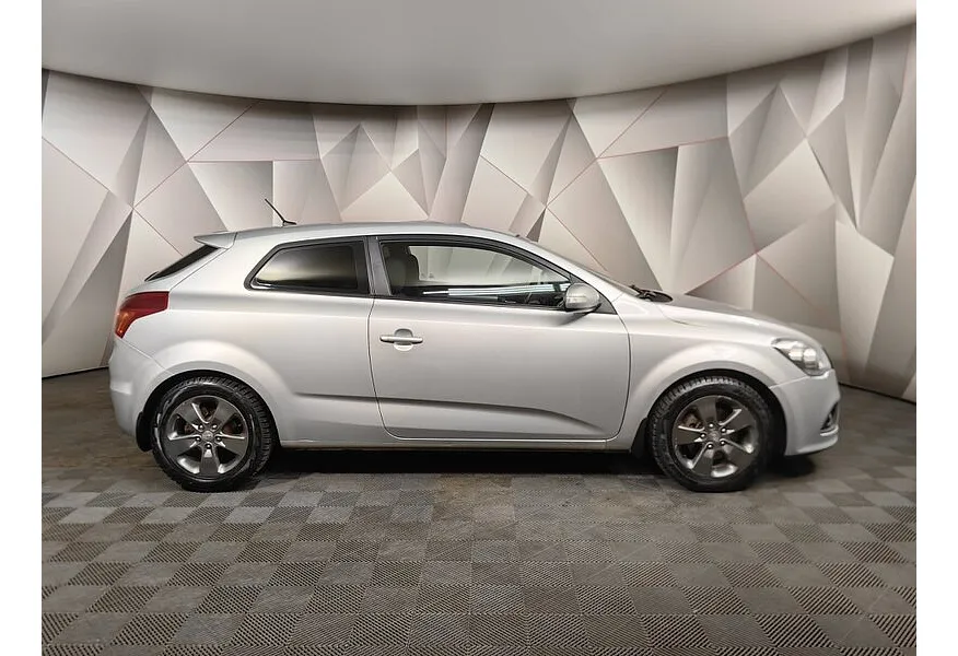 Kia Ceed 1.6 AT (122 л.с.) Серебристый в АВИЛОН. Слайд №6