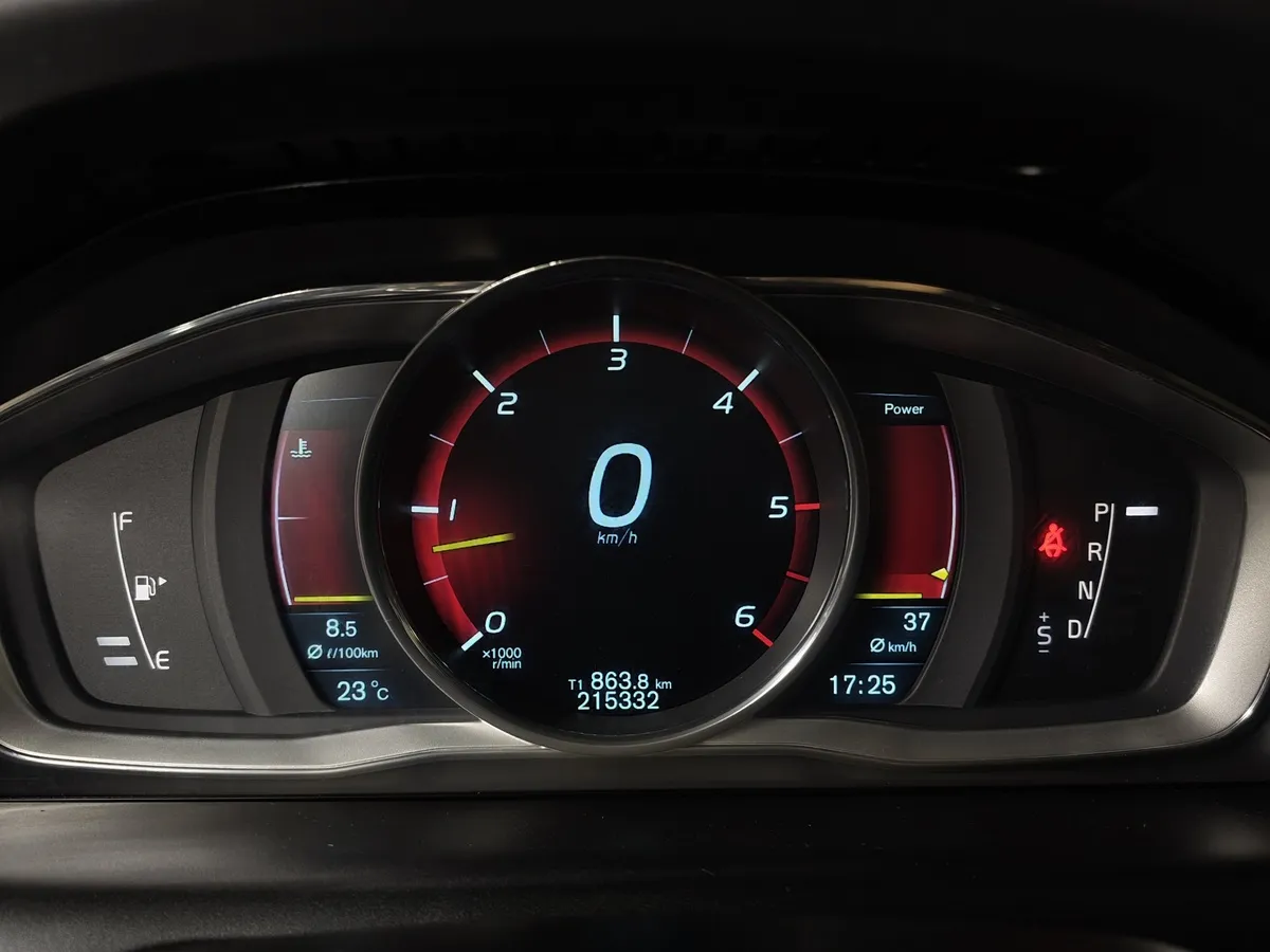 Volvo XC60 2.4 D Geartronic AWD (163 л.с.) Черный в АВИЛОН. Слайд №17