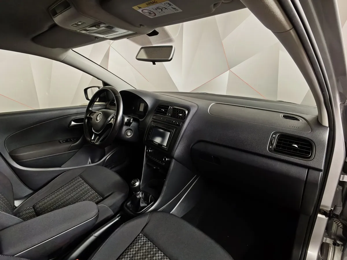 Volkswagen Polo 1.6 MT (105 л.с.) Trendline Серебристый в АВИЛОН. Слайд №12