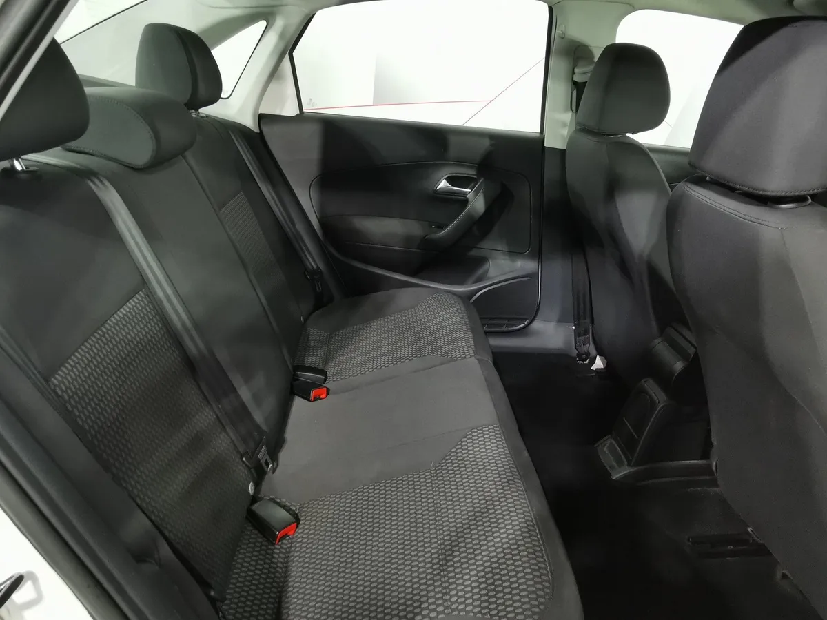Volkswagen Polo 1.6 MT (105 л.с.) Белый в АВИЛОН. Слайд №15