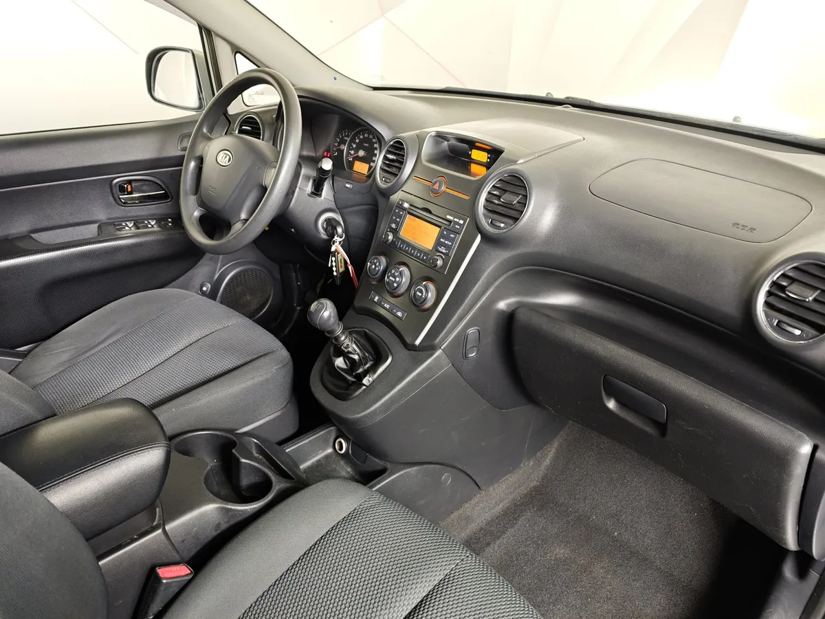 Kia Carens 1.6 MT (126 л.с.) Серебристый в АВИЛОН. Слайд №12