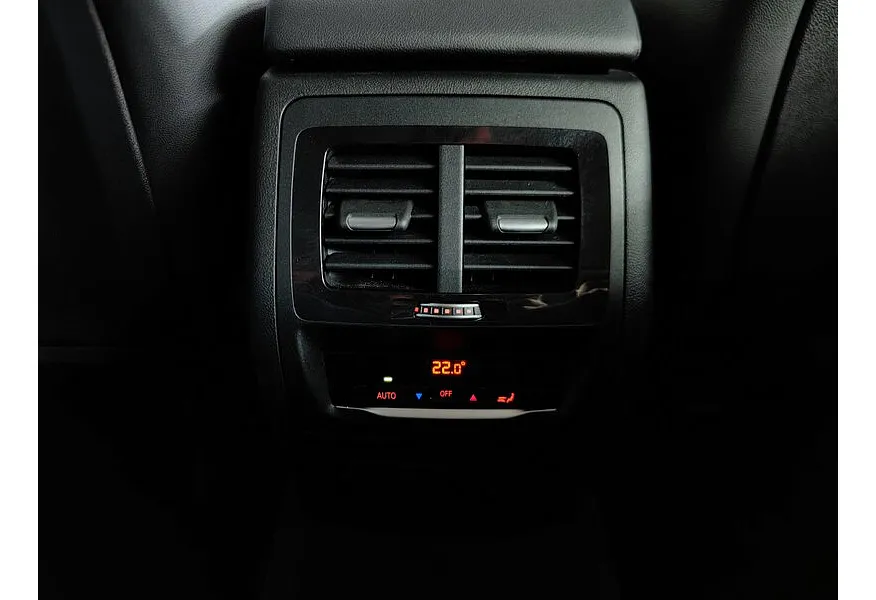 BMW X3 xDrive20i AT (184 л.с.) Черный в АВИЛОН. Слайд №17