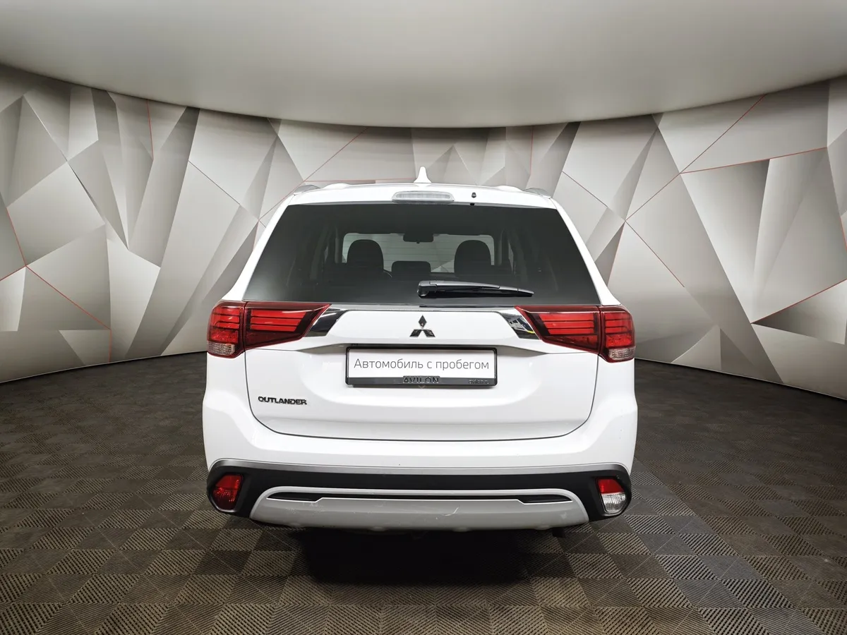 Mitsubishi Outlander 2.0 CVT (146 л.с.) Invite Белый в АВИЛОН. Слайд №8