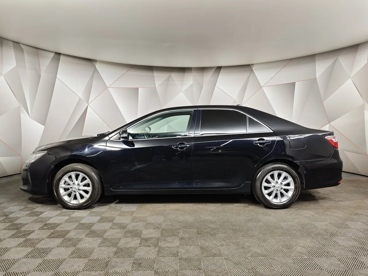 Toyota Camry 2.5 AT (181 л.с.) Черный в АВИЛОН. Слайд №5