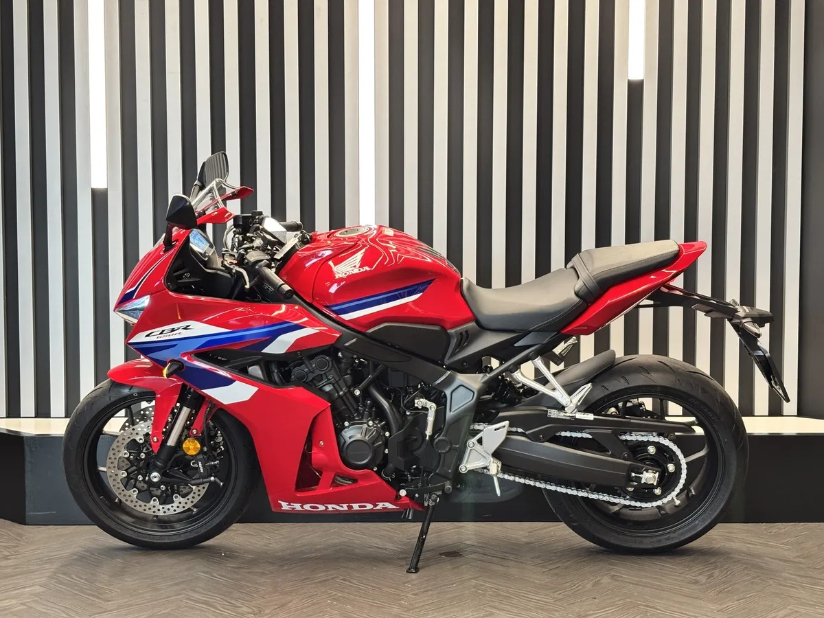 Honda CBR650 R 649 см³ (95 л.с.) (95) 649 Красный в АВИЛОН. Слайд №3