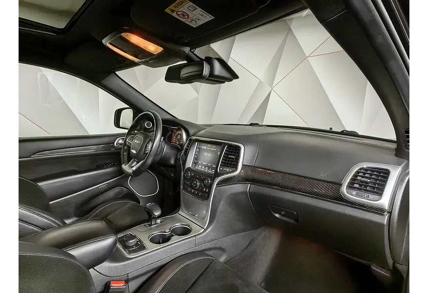 Jeep Grand Cherokee 6.4 AT SRT-8 (468 л.с.) Черный в АВИЛОН. Слайд №12