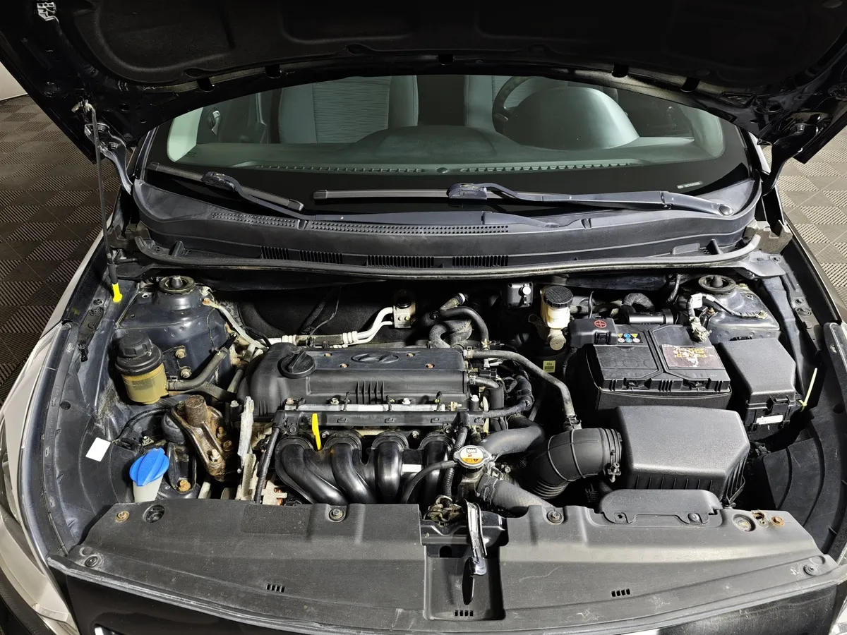 Hyundai Solaris 1.4 MT (107 л.с.) Comfort Черный в АВИЛОН. Слайд №11