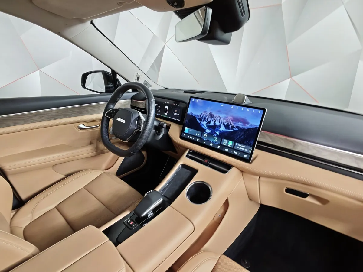 Seres M5 1.5 AT 4WD (496 л.с.) Premium Черный в АВИЛОН. Слайд №12