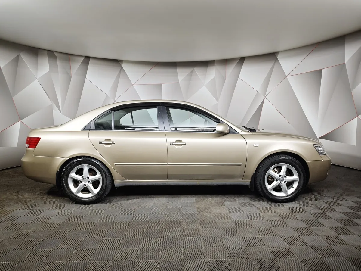 Hyundai Sonata 2.4 AT (174 л.с.) Бежевый в АВИЛОН. Слайд №6