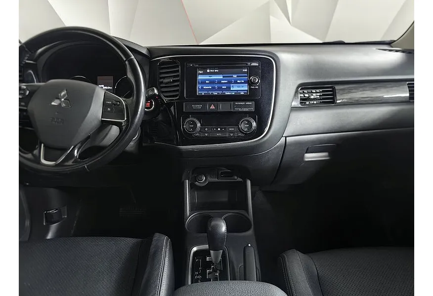 Mitsubishi Outlander 2.0 CVT 4WD (146 л.с.) Серебристый в АВИЛОН. Слайд №15
