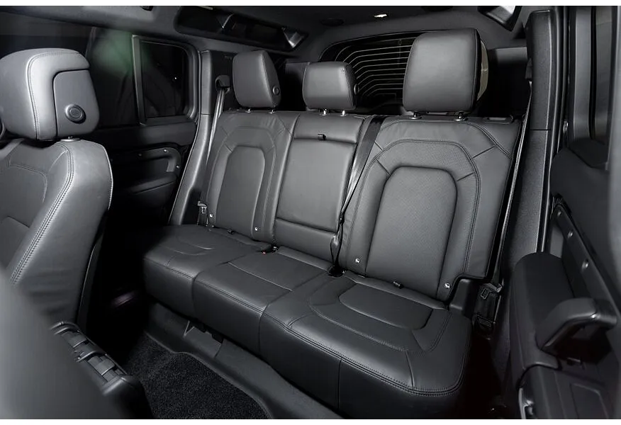 Land Rover Defender 3.0D AT (300 л.с.) HSE Черный в АВИЛОН. Слайд №11