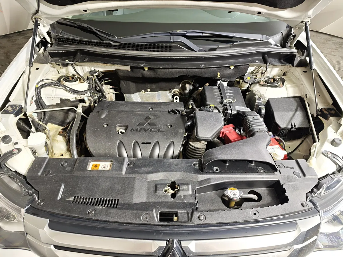 Mitsubishi Outlander 2.4 MIVEC CVT 4WD (167 л.с.) Ultimate Plus Белый в АВИЛОН. Слайд №11