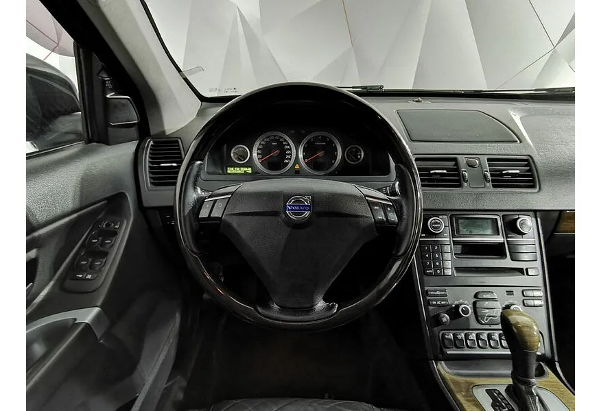 Volvo XC90 2.5 T5 Geartronic AWD (5 мест) (210 л.с.) Черный в АВИЛОН. Слайд №20