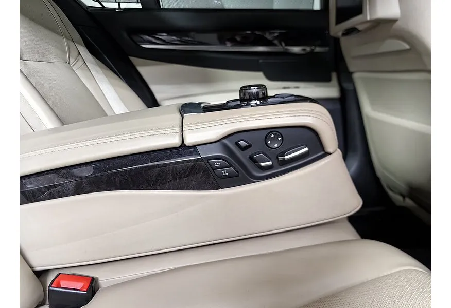 BMW 7 серия 740d xDrive AT (306 л.с.) Черный в АВИЛОН. Слайд №18