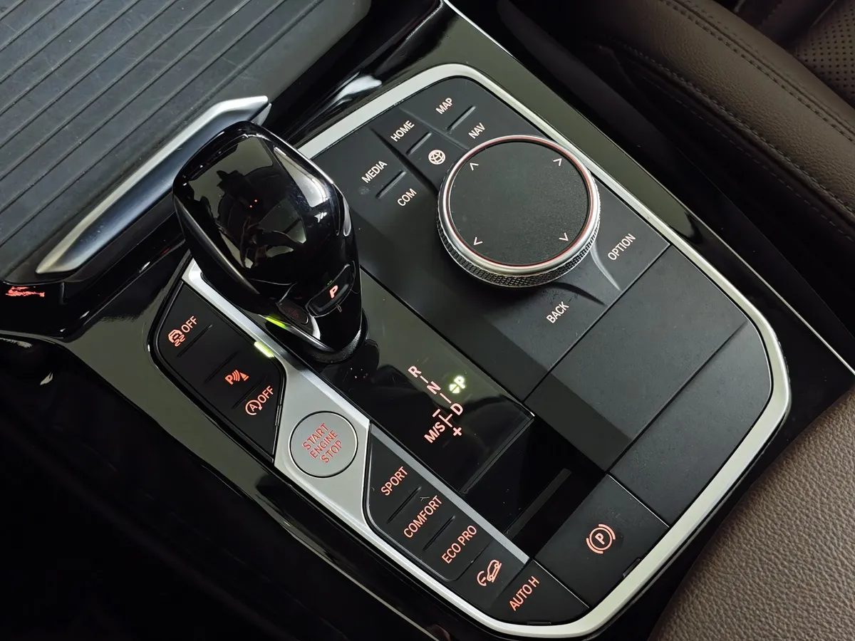 BMW X3 xDrive20i AT (184 л.с.) Base Локальная сборка Синий в АВИЛОН. Слайд №16