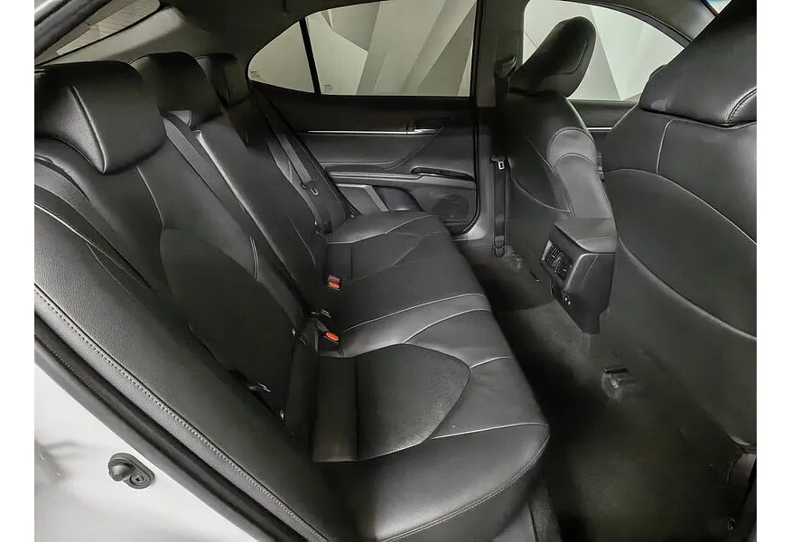 Toyota Camry 2.5 AT (181 л.с.) Белый в АВИЛОН. Слайд №14