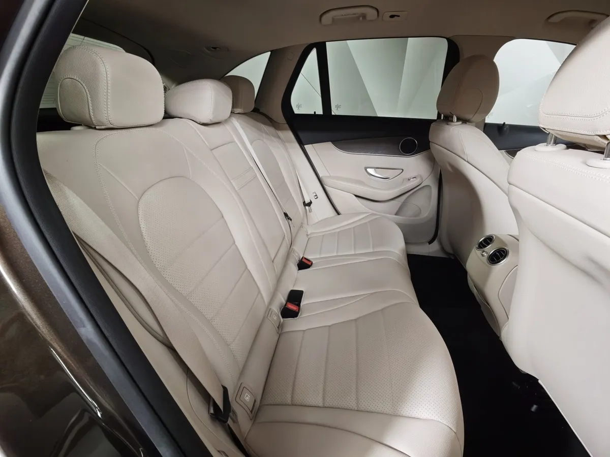 Mercedes-Benz GLC 220 d 9G-TRONIC 4MATIC (170 л.с.) Особая серия Коричневый в АВИЛОН. Слайд №15