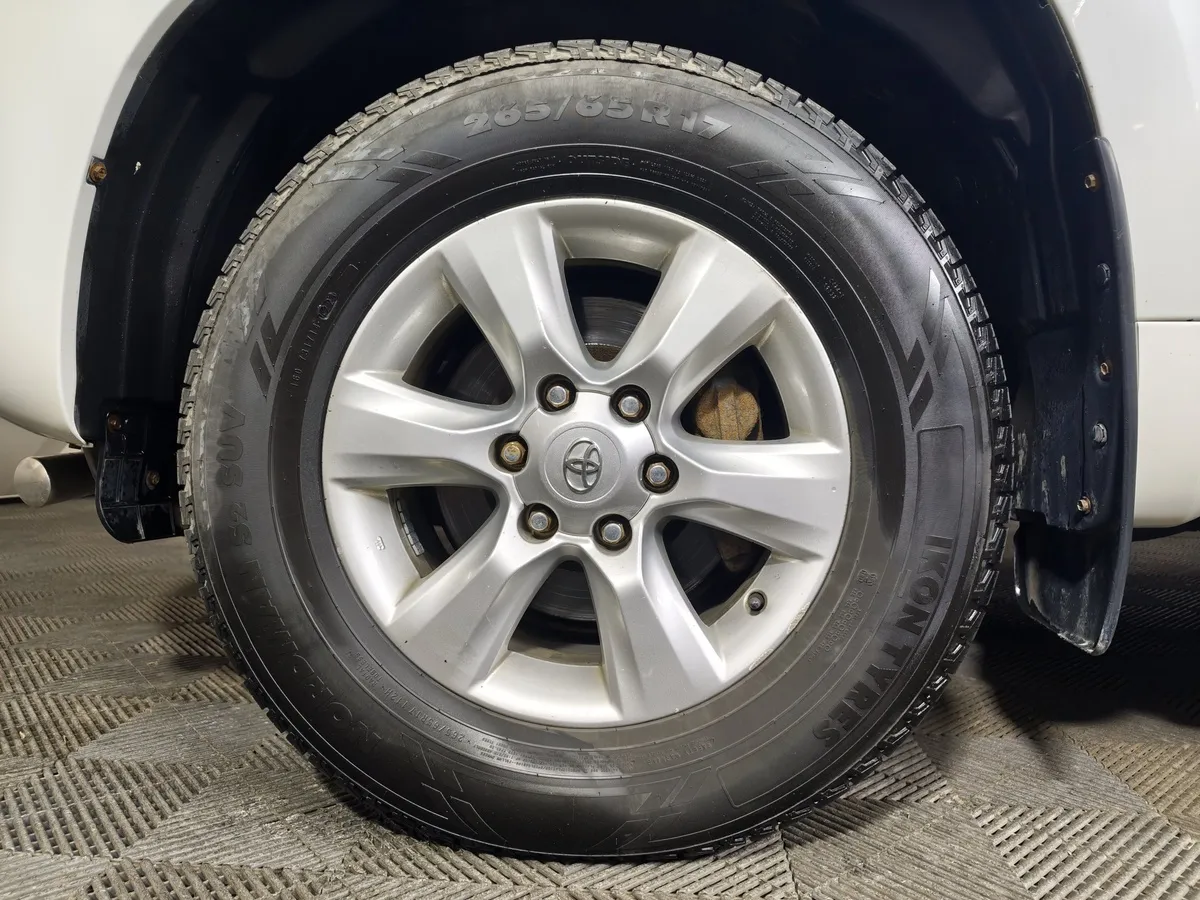 Toyota Land Cruiser Prado 3.0 D AT 4WD (173 л.с.) Белый в АВИЛОН. Слайд №9