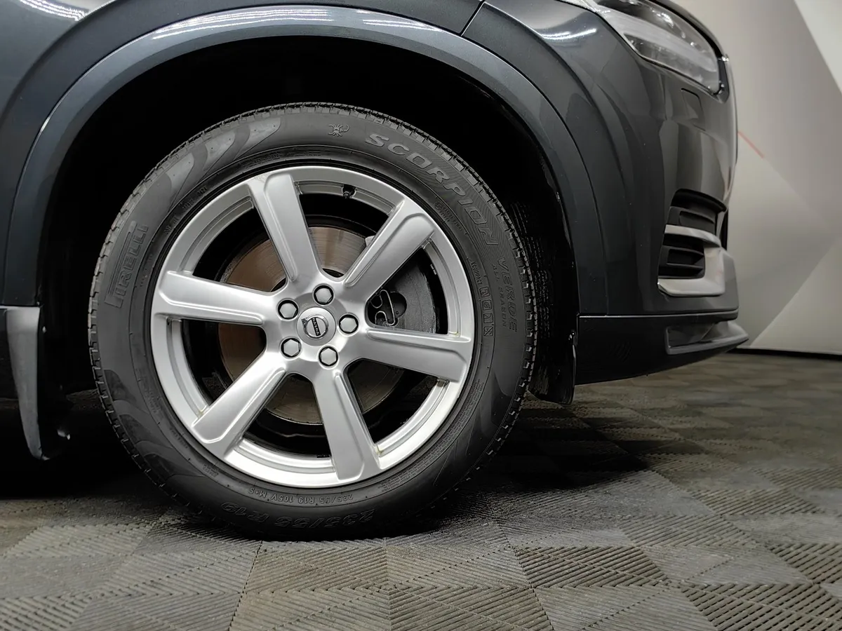 Volvo XC90 2.0 B5 mild hybrid AT AWD (7 мест) (250 л.с.) Ultra Bright Серый в АВИЛОН. Слайд №9