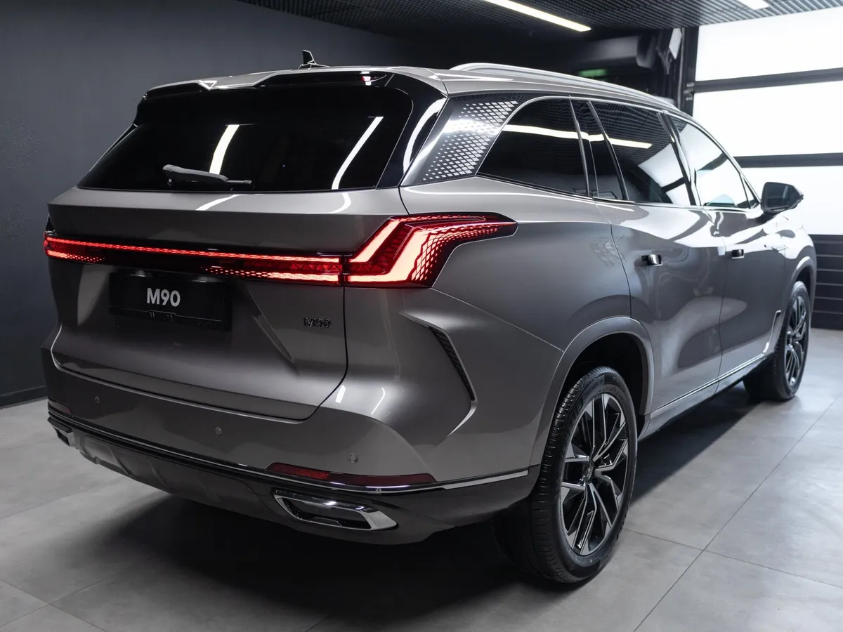 Москвич М90 2.0 ATT 4WD (200 л.с.) Ультимейт Серебристый в АВИЛОН. Слайд №7