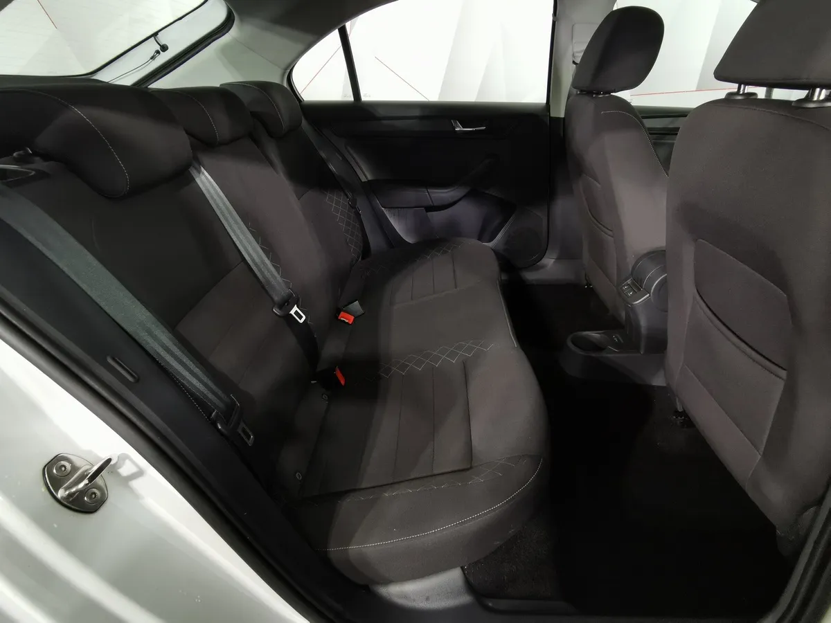 Skoda Rapid 1.6 AT (110 л.с.) Белый в АВИЛОН. Слайд №15