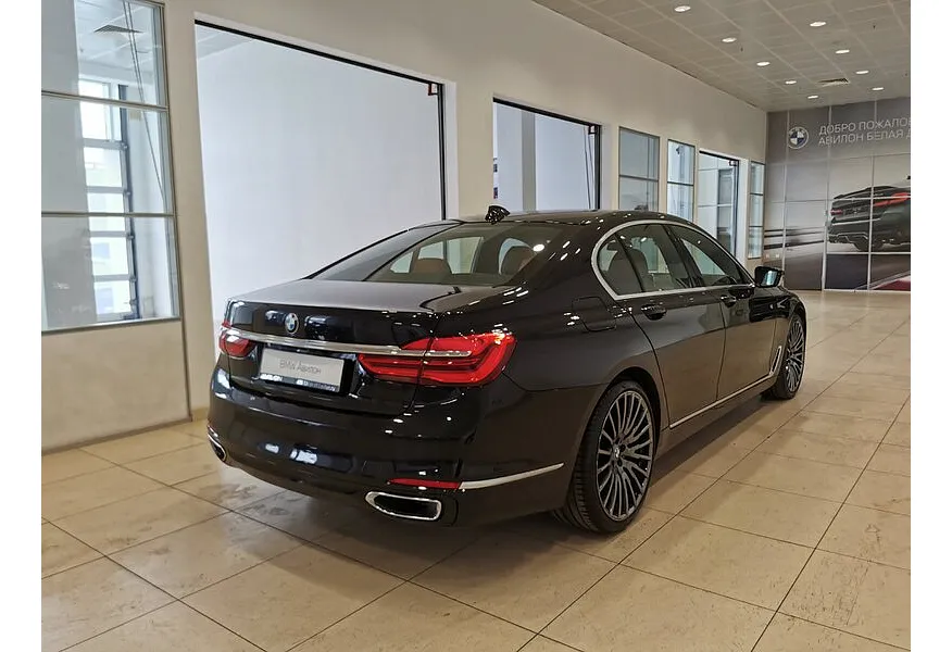 BMW 7 серия 730i Steptronic (258 л.с.) Черный в АВИЛОН. Слайд №2