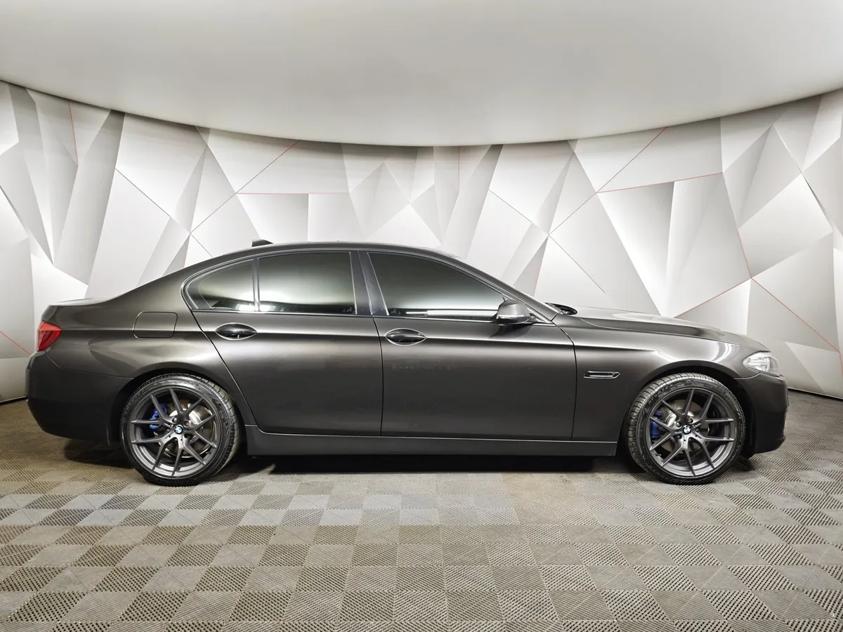 BMW 5 серия 520i AT (184 л.с.) Коричневый в АВИЛОН. Слайд №6
